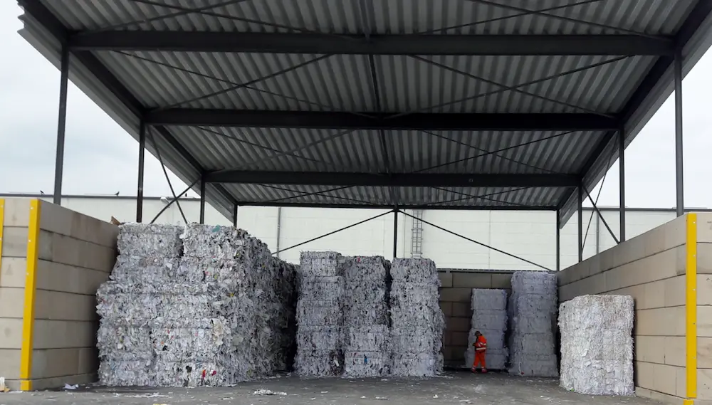 Box mit Trapezblechdach